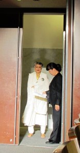 Yasmeen about to enter the hall to receive her Fukuoka prize, Sept 2016