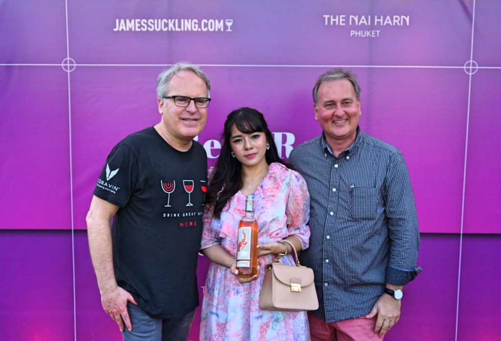 James Suckling (left), and Frank Grassmann (right) with Issare Phinsuwana, representative from the winning vineyard, Monsoon Valley in Hua Hin Thailand