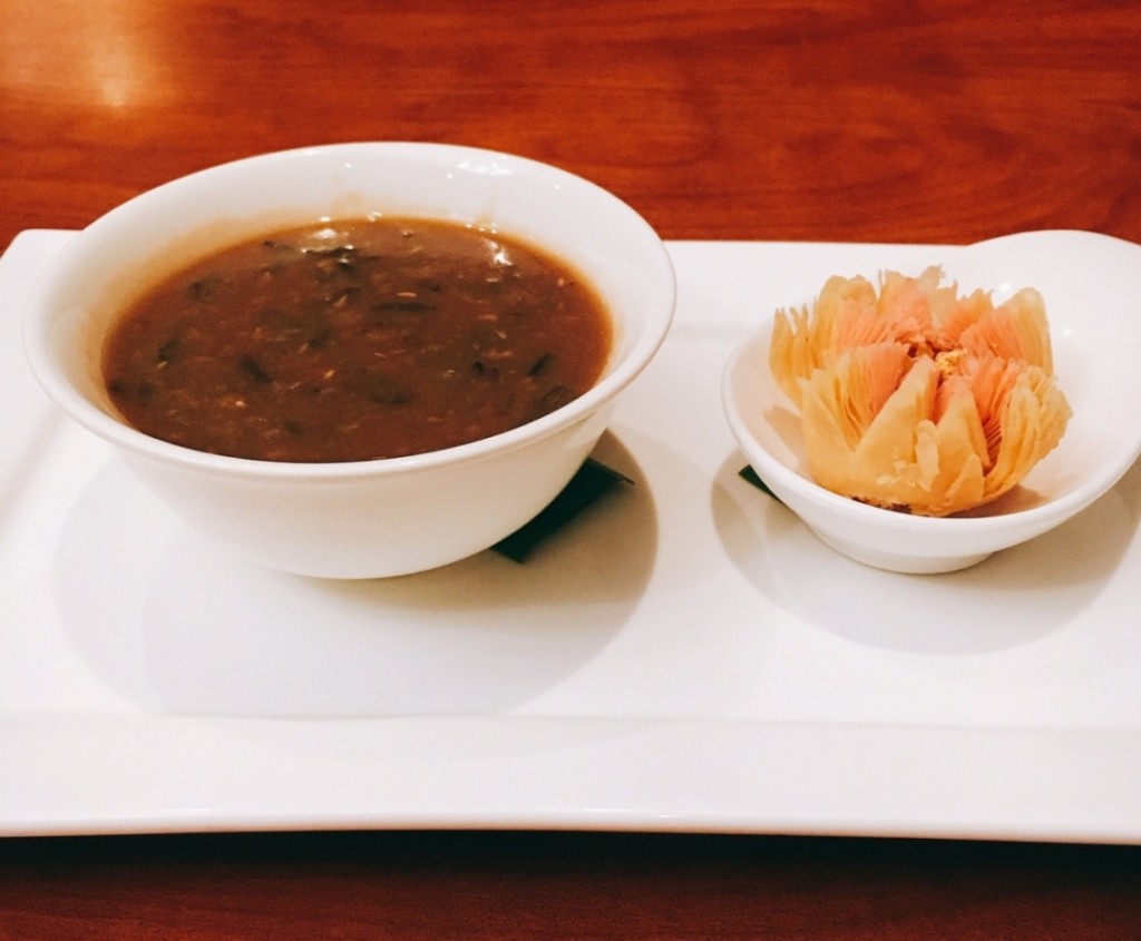 Organic Green Bean with Seaweed Soup, Yanxi Lotus Bloom Pastry