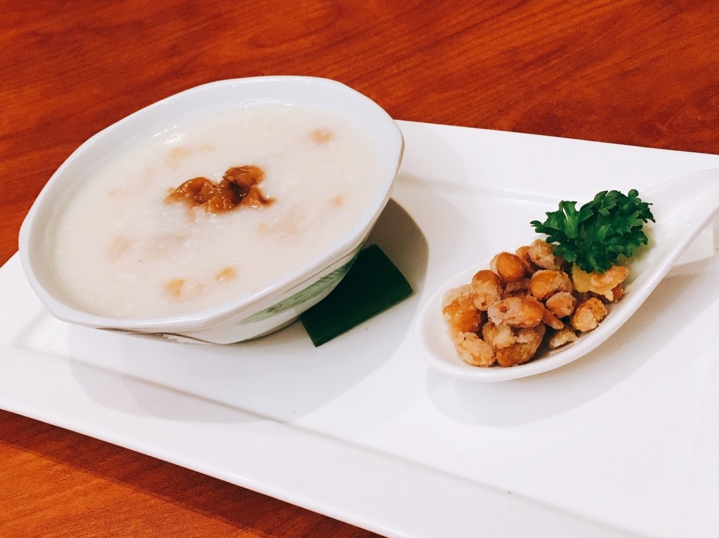 Symphony of famous Wuchang Rice, organic brown rice and premium yellow fungus congee, served with salt & pepper organic soy beans